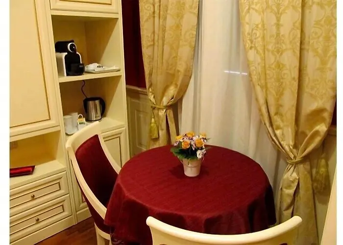 Bed & Breakfast Dimora Frattina 4*